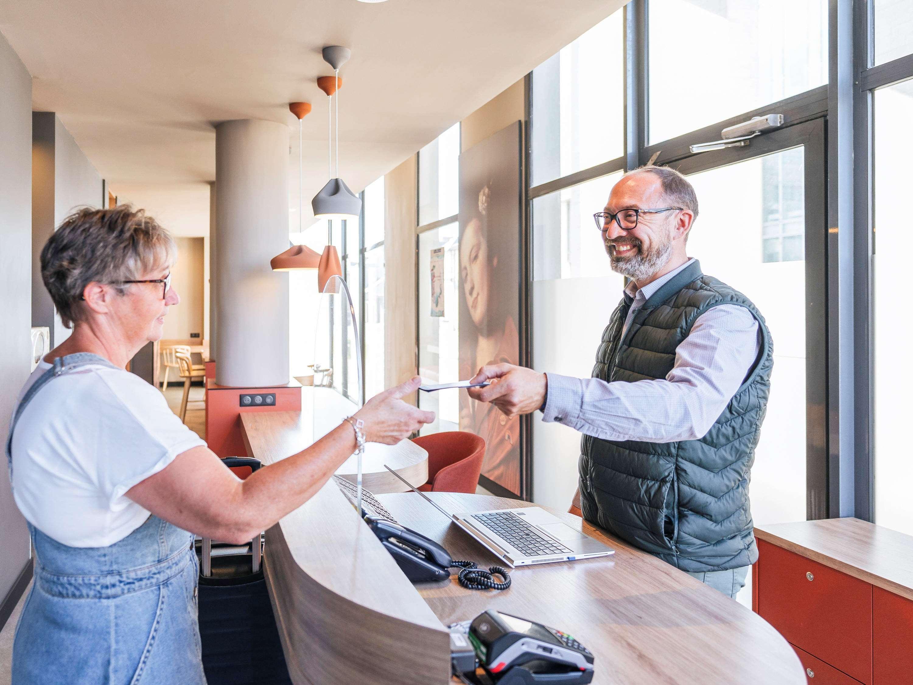 Отель Ibis Styles Le Mans Gare Sud Экстерьер фото